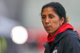 War von Spätsommer 2016 bis Frühling 2018 deutsche Bundestrainerin: Steffi Jones.