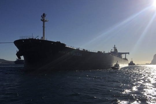 Der Öltanker "Monte Toledo" verlässt den spanischen Hafen Algeciras, nachdem er iranisches Rohöl geliefert hat.