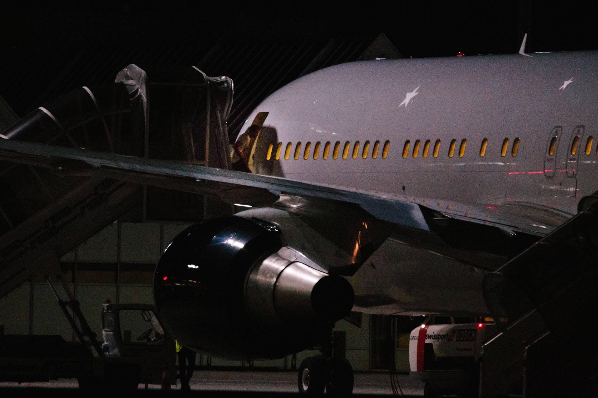 Eine Abschiebung vom Flughafen München (Symbolfoto): Geht es nach einigen Unionspolitikern, sollten Abschiebungen von Straftätern nach Syrien wieder erlaubt werden.