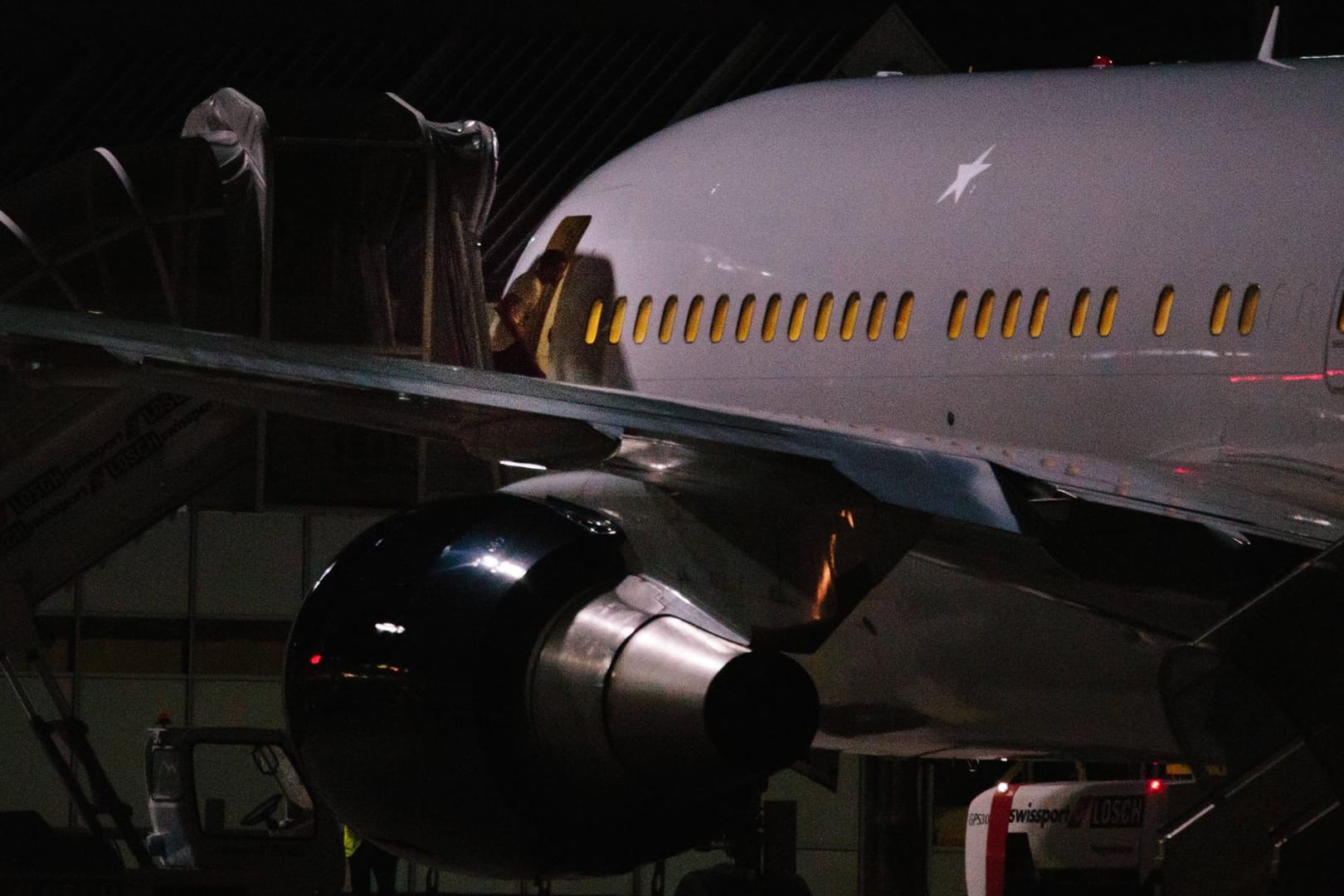 Eine Abschiebung vom Flughafen München (Symbolfoto): Geht es nach einigen Unionspolitikern, sollten Abschiebungen von Straftätern nach Syrien wieder erlaubt werden.
