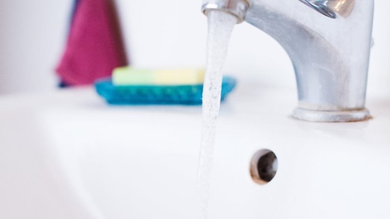 Ein dezentrales System macht Sinn, wenn das warme Wasser für Zapfstellen zur Verfügung stehen soll, die selten benutzt werden - etwa im Gästebad.
