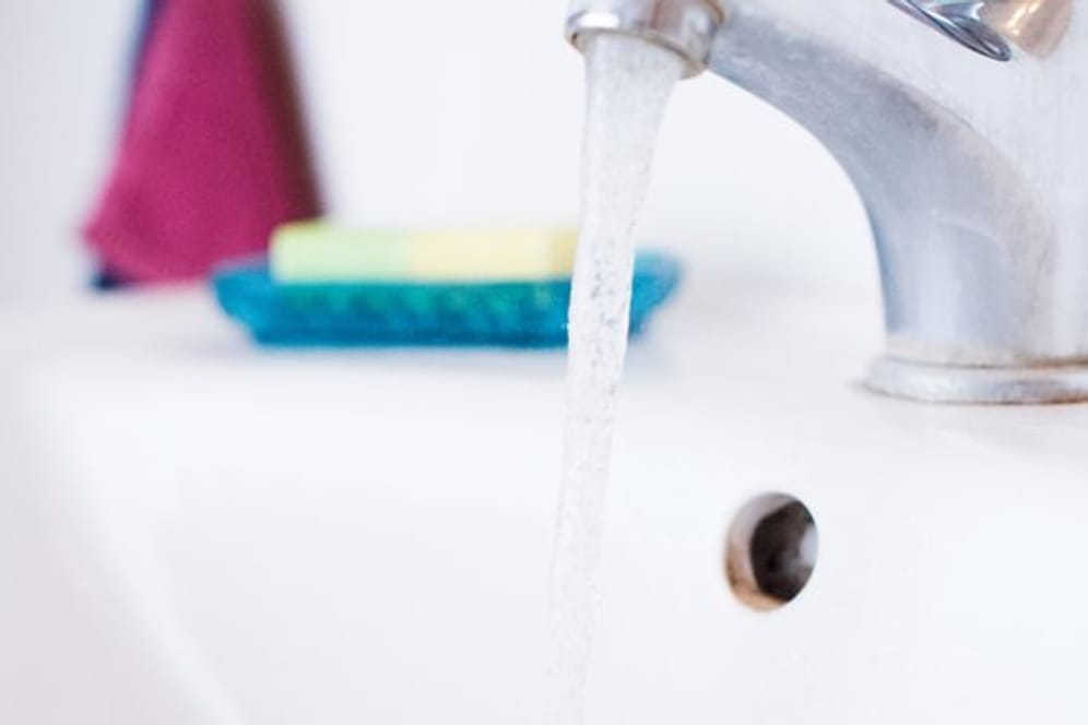 Ein dezentrales System macht Sinn, wenn das warme Wasser für Zapfstellen zur Verfügung stehen soll, die selten benutzt werden - etwa im Gästebad.