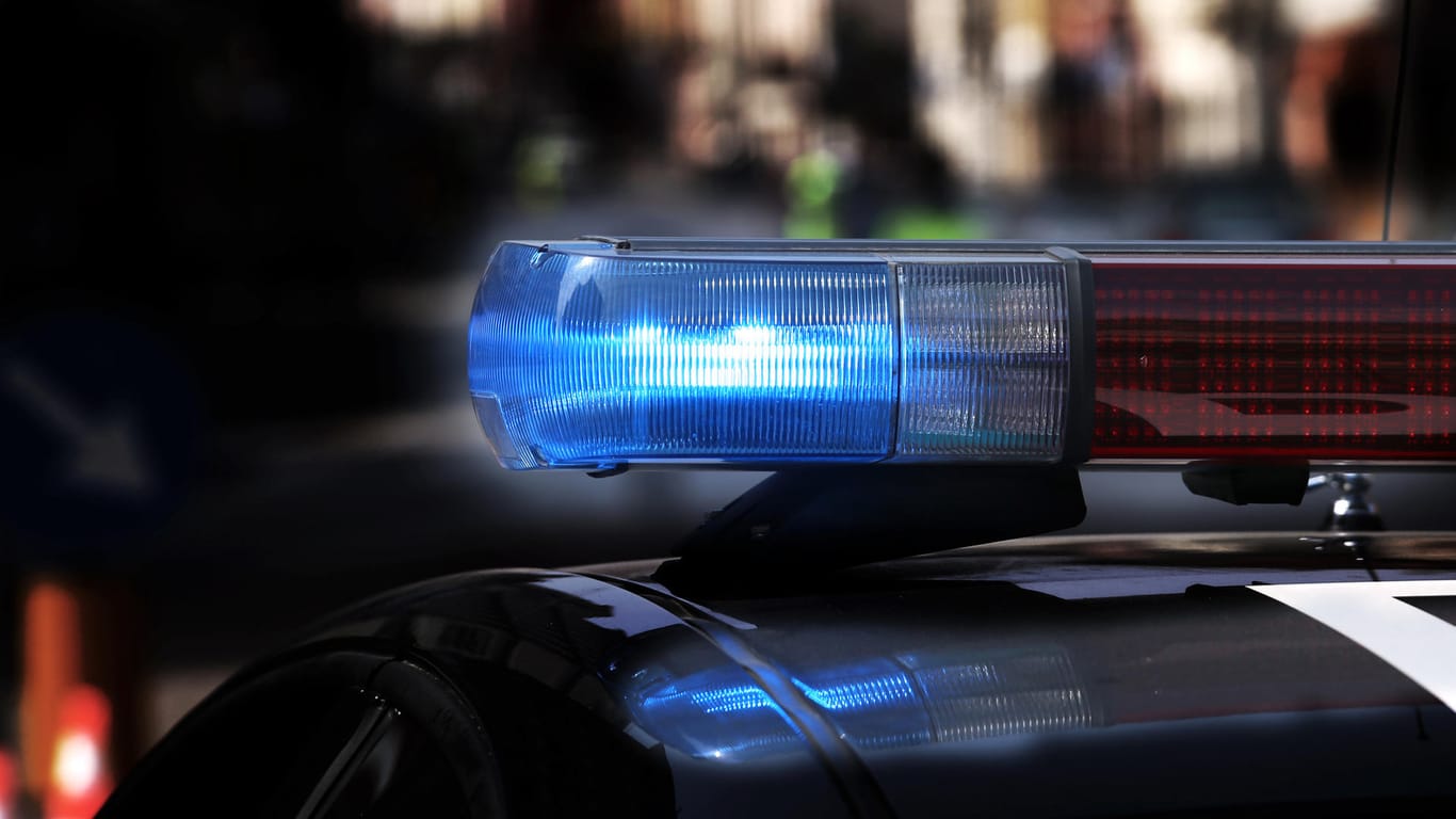 Polizeifahrzeug mit Warnlicht: In Texas ist ein Hochzeitspaar tragisch ums Leben gekommen.