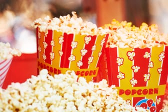 Der Duft von karamellisiertem Popcorn verbreitet Kino-Feeling in den eigenen vier Wänden.