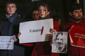 Mit Säure attackiert: Demonstranten erinnern in Kiew an das Schicksal von Jekaterina Gandsjuk.