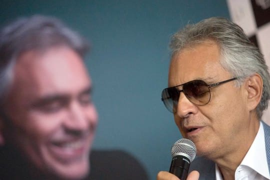 Andrea Bocelli startet mit seinem neuen Album durch.