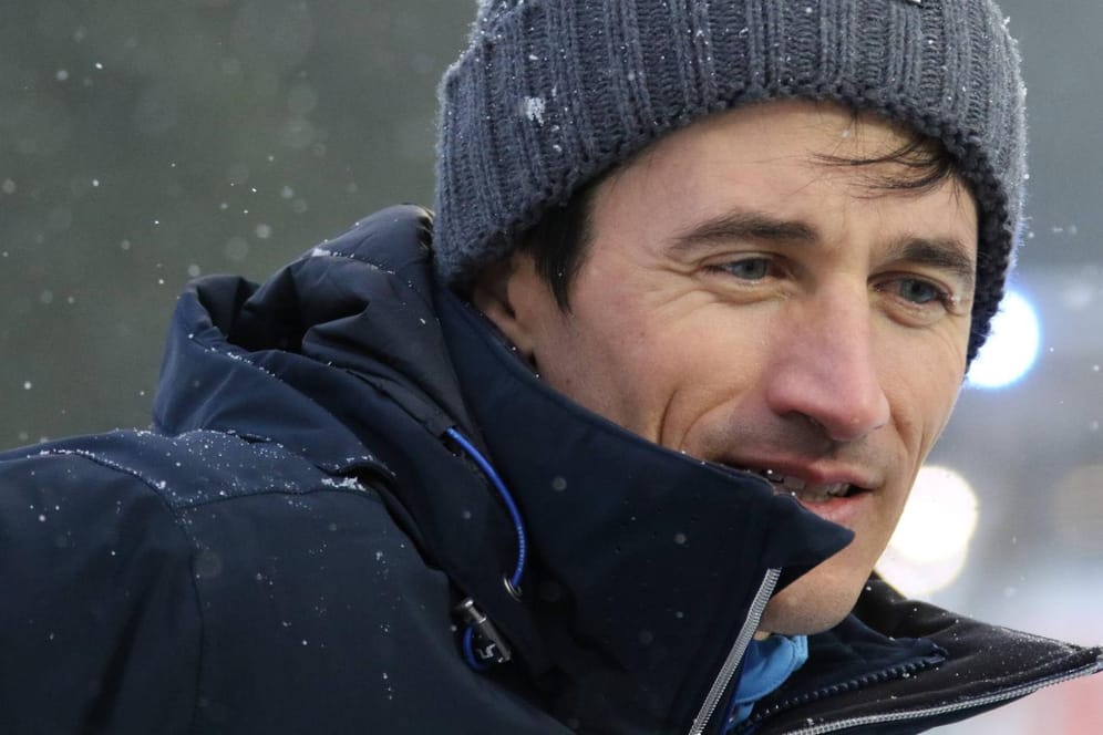 Skisprung-Legende: Martin Schmitt hat seine Nachfolger im Training besucht – und nun hohe Erwartungen an Richard Freitag und Andreas Wellinger.