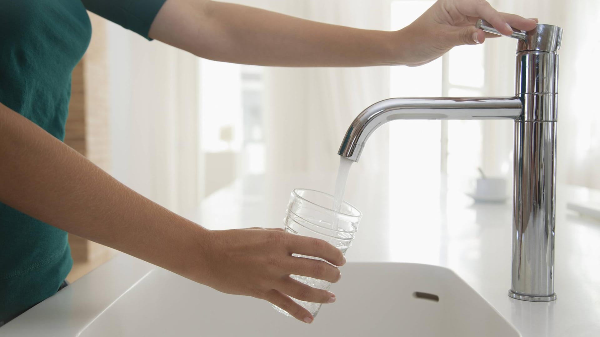 Wasserhahn: Nicht immer ist eine zentrale Anlage die effizienteste Möglichkeit der Wasserbereitung.