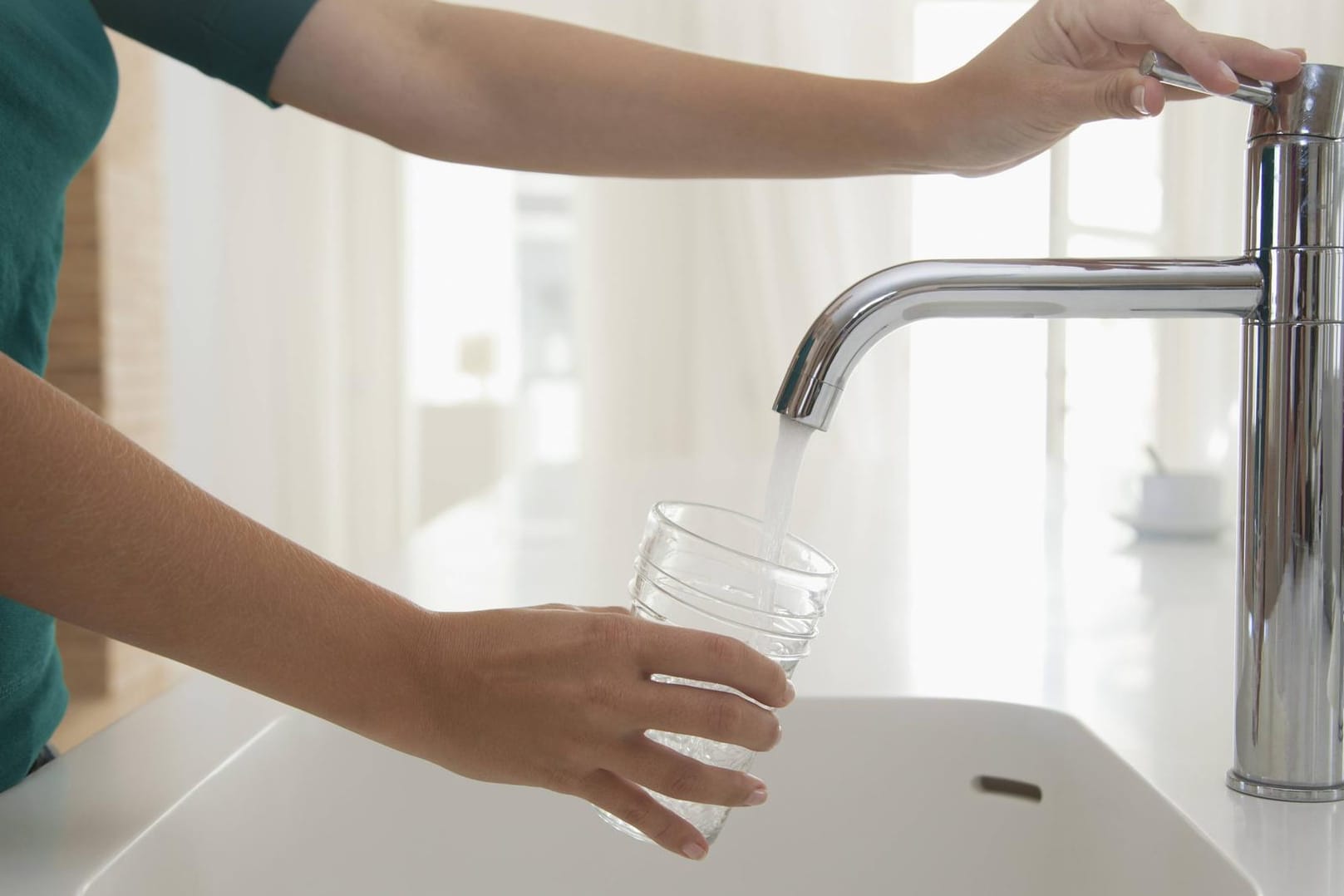 Wasserhahn: Nicht immer ist eine zentrale Anlage die effizienteste Möglichkeit der Wasserbereitung.