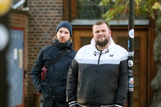 Christoph Sell (l) und Jan "Monchi" Gorkow von der Band Feine Sahne Fischfilet.