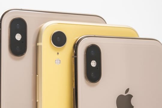 Das iPhone XR hat das Design des Top-Modells XS, ist aber 300 Euro günstiger mit einem Preis ab 849 Euro.