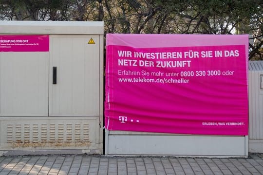 Verteilerkästen der Deutschen Telekom spielen künftig auch eine Rolle beim Ausbau der Elektromobilität in Deutschland.