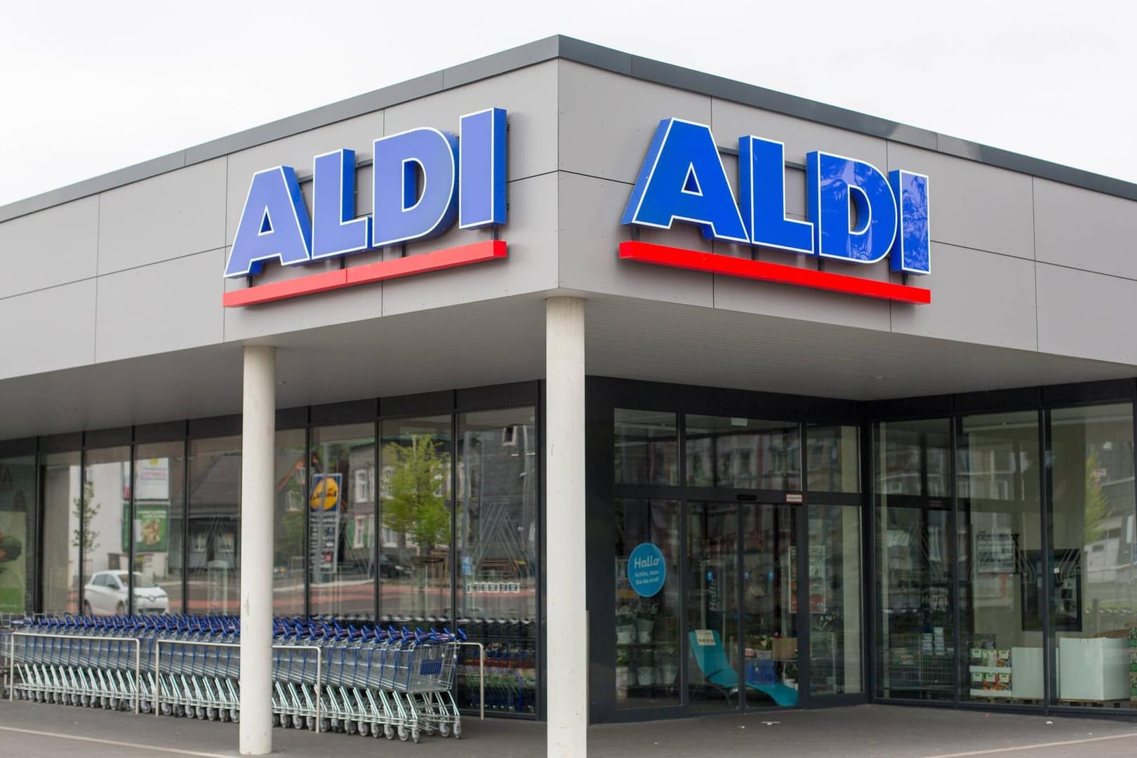 Splitter im Spargel: Wegen dieser Gefahr ruft Aldi Nord bestimmte Spargelgläser zurück.