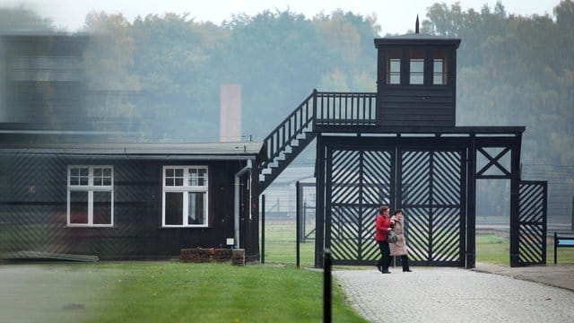 Eingang des Stutthof-Museums in Sztutowo, in dem an die Verbrechen im ehemaligen Konzentrationslager Stutthof erinnert wird. Eingang des Stutthof-Museums in Sztutowo, in dem an die Verbrechen im ehemaligen Konzentrationslager Stutthof erinnert wird.