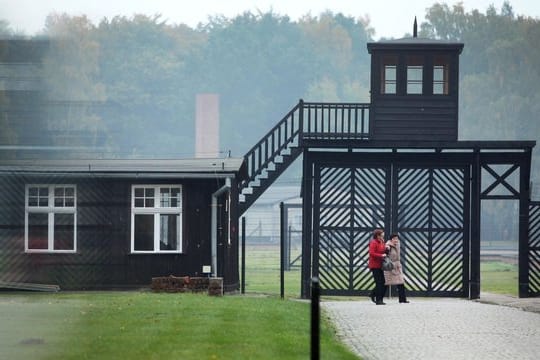 Eingang des Stutthof-Museums in Sztutowo, in dem an die Verbrechen im ehemaligen Konzentrationslager Stutthof erinnert wird.