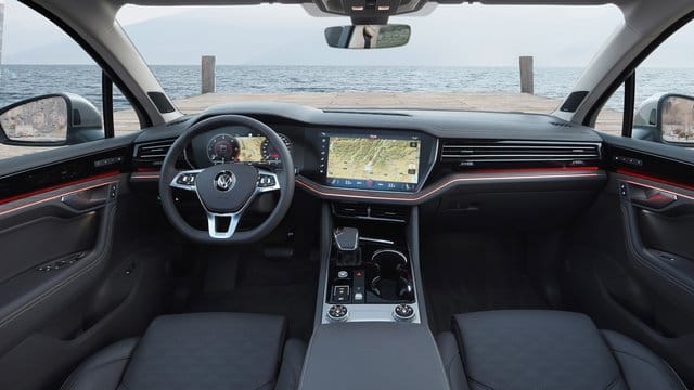 Lichtatmosphäre wie hier in einem VW Touareg spielt schon heute eine Rolle bei der Gestaltung von Cockpits. Lichtatmosphäre wie hier in einem VW Touareg spielt schon heute eine Rolle bei der Gestaltung von Cockpits.