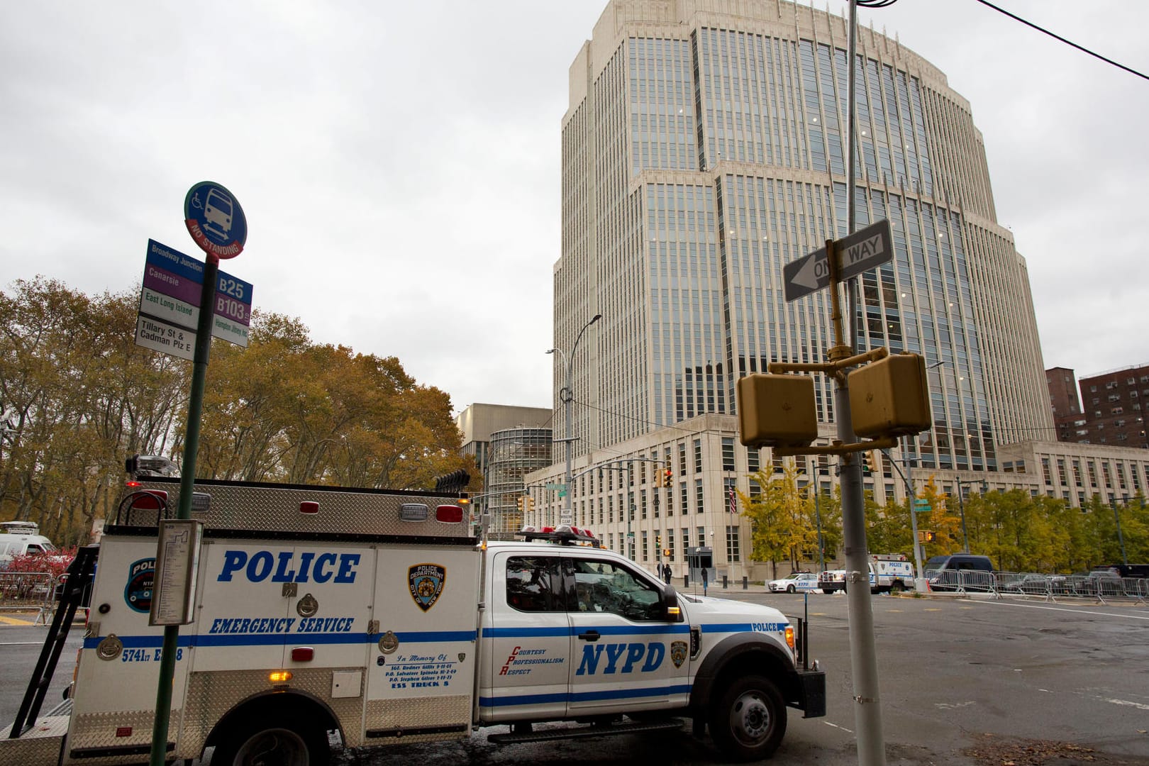 Das Bundesverwaltungsgericht in Brooklyn: Der Prozess gegen den ehemaligen Drogenboss "El Chapo" beginnt mit der Auswahl von zwölf Geschworenen.