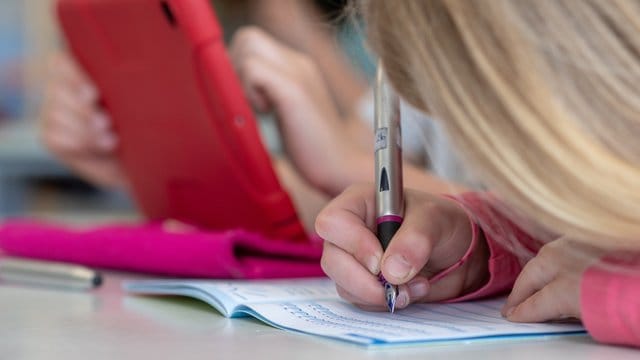 Die Ergebnisse der Studie sind brisant, weil die Grundschulzeit als entscheidende Phase für die Ausprägung von Vorurteilen gilt. Die Ergebnisse der Studie sind brisant, weil die Grundschulzeit als entscheidende Phase für die Ausprägung von Vorurteilen gilt.