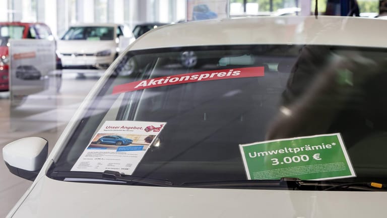 Rabattaktionen der Hersteller: Interessenten sollten die Konditionen genau prüfen, empfiehlt Autoexperte Ferdinand Dudenhöffer.