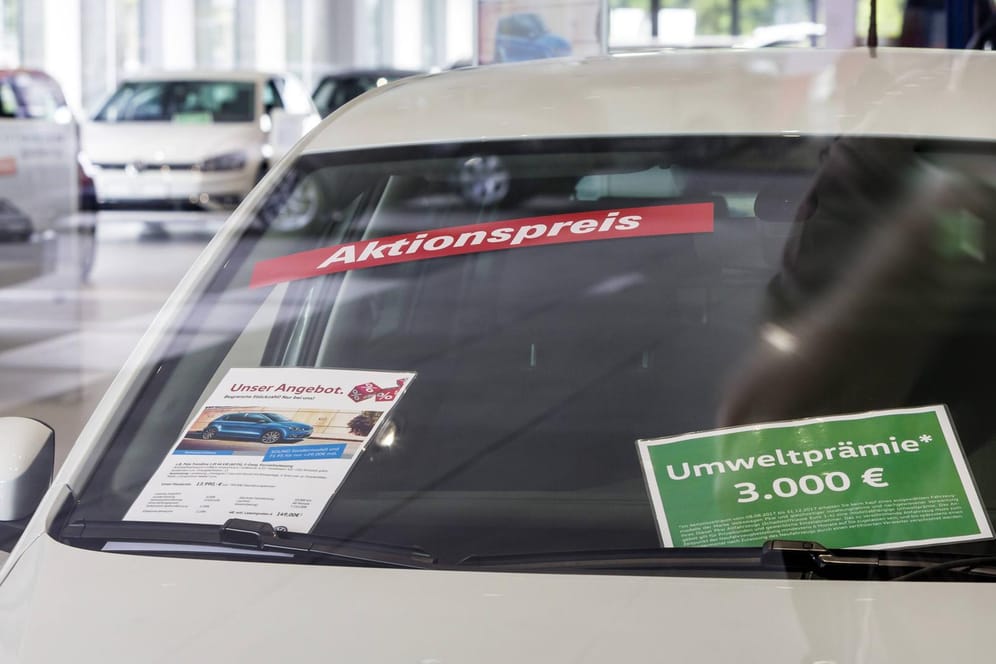 Rabattaktionen der Hersteller: Interessenten sollten die Konditionen genau prüfen, empfiehlt Autoexperte Ferdinand Dudenhöffer.