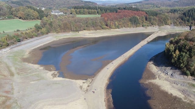 Niedrigwasser in der Biggetalsperre bei Olpe