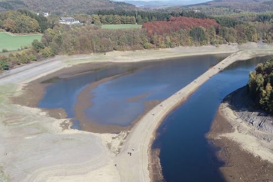 Niedrigwasser in der Biggetalsperre bei Olpe