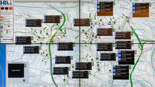 5G-Feldversuch: Eine elektronische Karte zeigt die Verkehrswege des Hamburger Hafens. 5G-Feldversuch: Eine elektronische Karte zeigt die Verkehrswege des Hamburger Hafens.