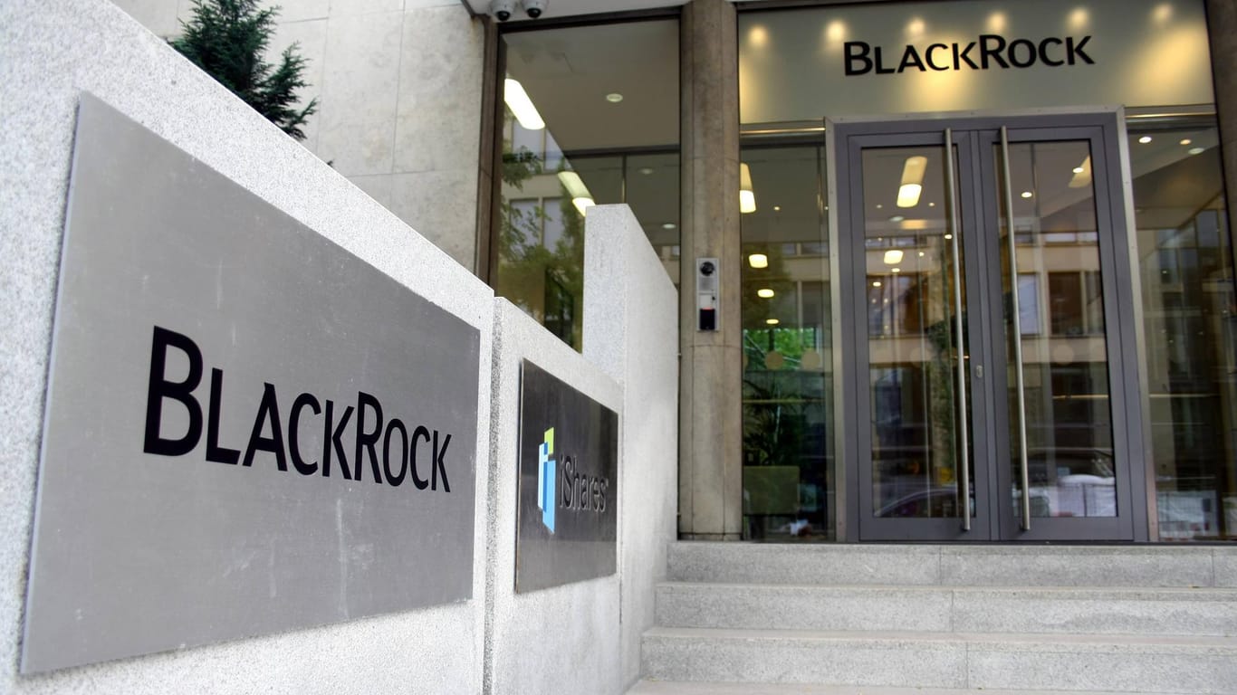 Blackrock in München (Archivfoto): Ermittler sollen Räume des Vermögensverwalters durchsucht haben.