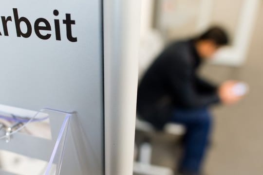 Jobcenter sollen ab 2019 geeignete über 25-jährige Langzeitarbeitslose identifizieren und an Arbeitgeber vermitteln.