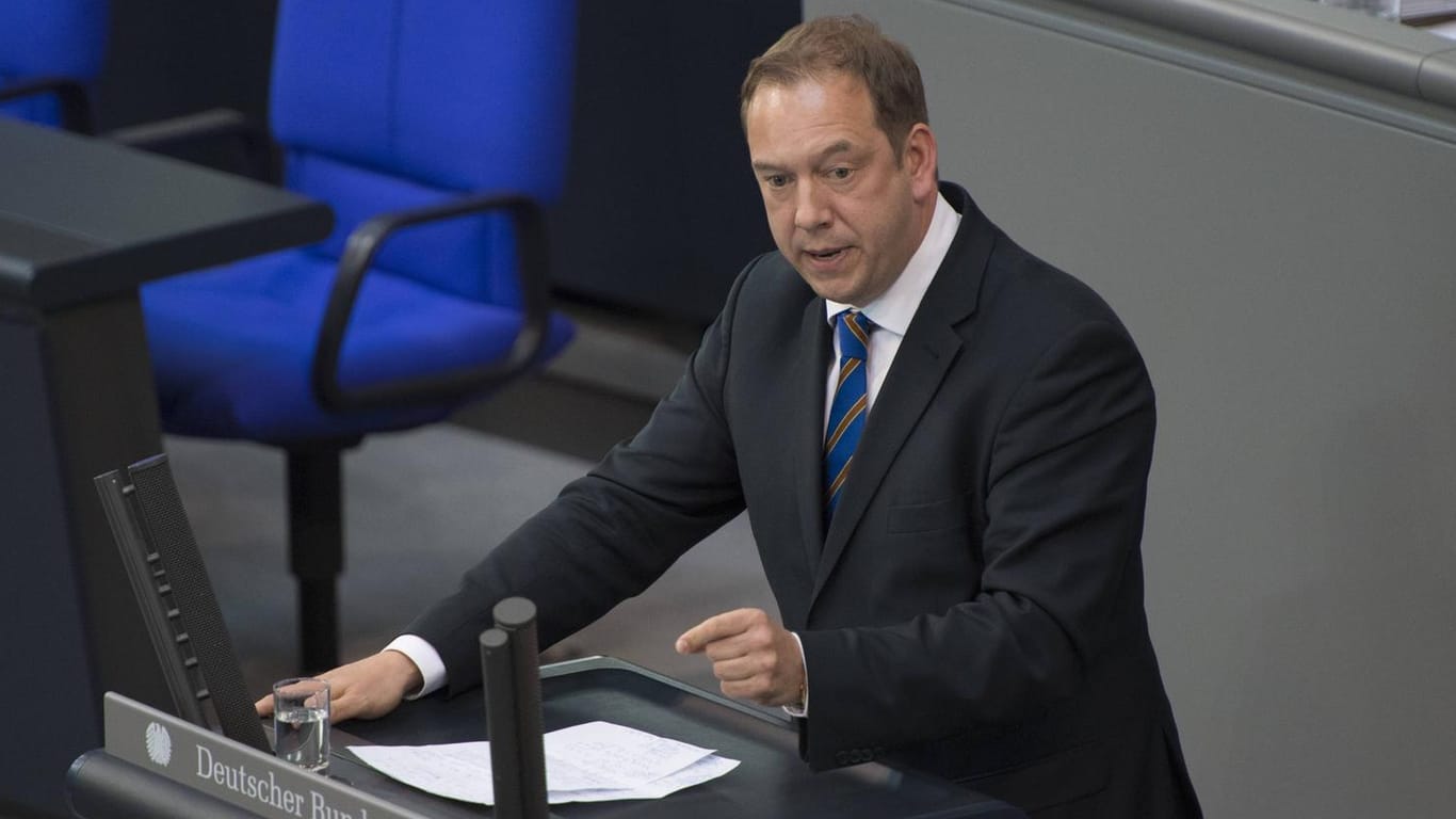 Henning Otte ist verteidigungspolitischer Sprecher der Unionsfraktion im Bundestag und gehört seit 2005 dem Bundestag an.