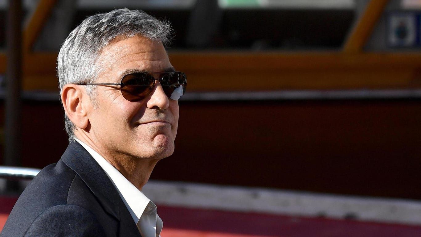 George Clooney: Clooney trennt sich wenige Monate nach einem Motorroller-Unfall von einem seiner Zweiräder.