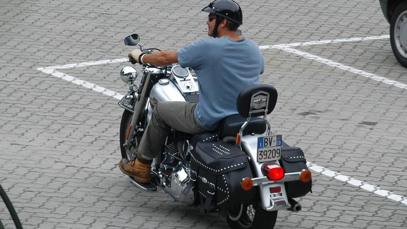 US-Schauspieler George Clooney auf seiner Harley in Italien.