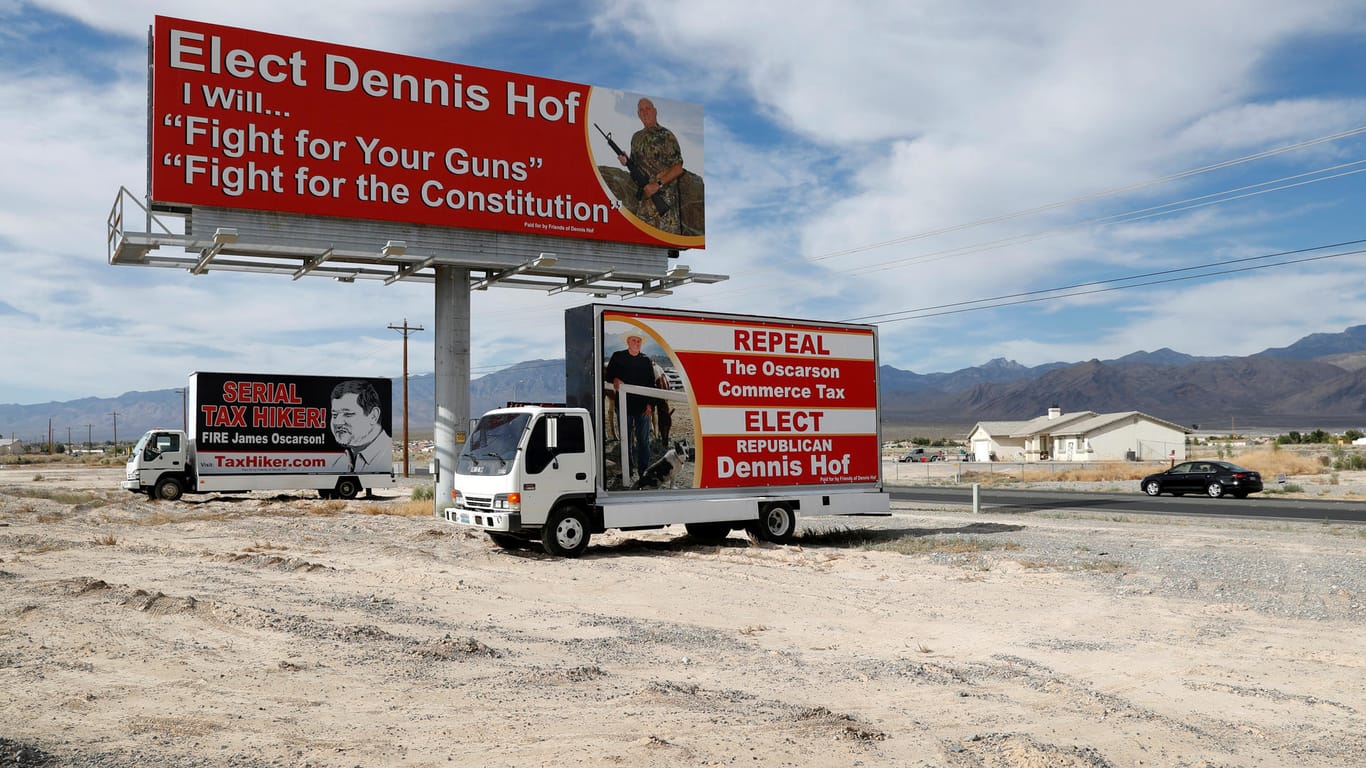 Für Waffen und die Verfassung: Diese Wahlplakate waren im Juni in Nevada zu sehen.