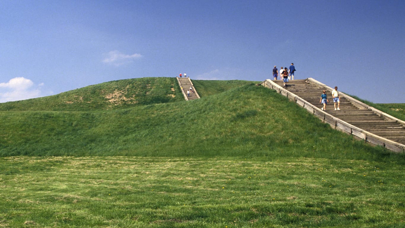 Erdhügel in Cahokia: Die Stadt war die größte auf dem nordamerikanischen Kontinent vor der Ankunft von Christoph Kolumbus.