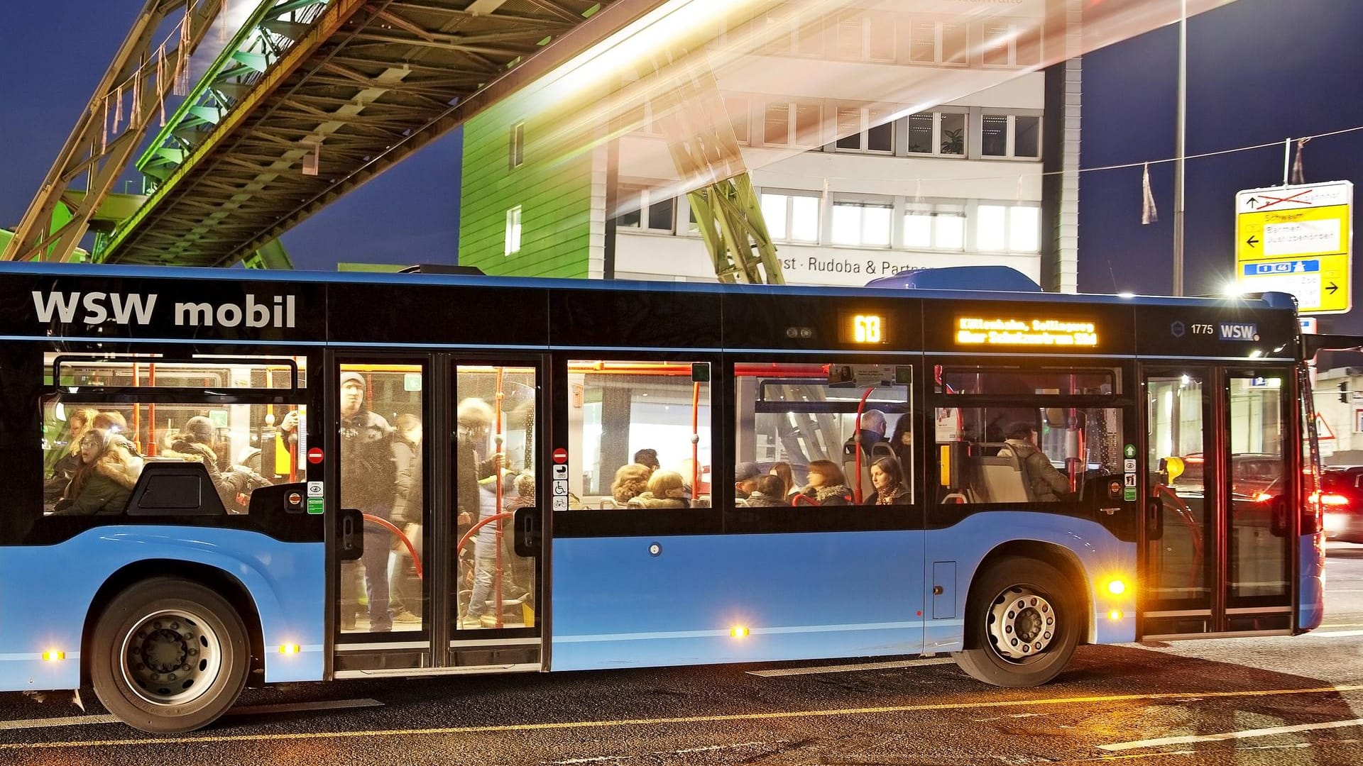 Die WSW wollen 45.000 Kilometer Strecke bei Bussen einsparen. Aus der Politik kommt Kritik. Die WSW wollen 45.000 Kilometer Strecke bei Bussen einsparen. Aus der Politik kommt Kritik.