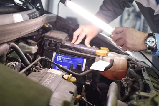Alles okay oder nicht? Die Gewinner und Verlierer der von den Tüv-Prüfern untersuchten Autos bei der Hauptuntersuchung fasst der jetzt erschienene Tüv-Report 2019 zusammen.
