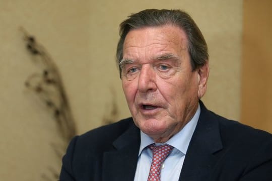 Gerhard Schröder (SPD), ehemaliger Bundeskanzler, fordert seine Partei zum Kurswechsel auf.