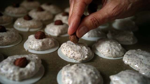 Plätzchen, Makronen oder Spekulatius: Die Weihnachtsbäckerei kommt nicht ohne duftende Gewürze aus.