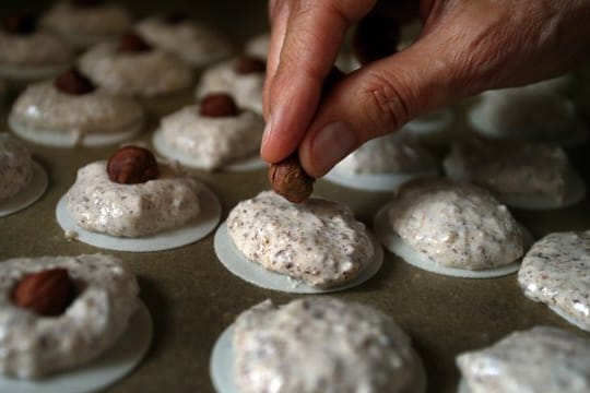 Plätzchen, Makronen oder Spekulatius: Die Weihnachtsbäckerei kommt nicht ohne duftende Gewürze aus.