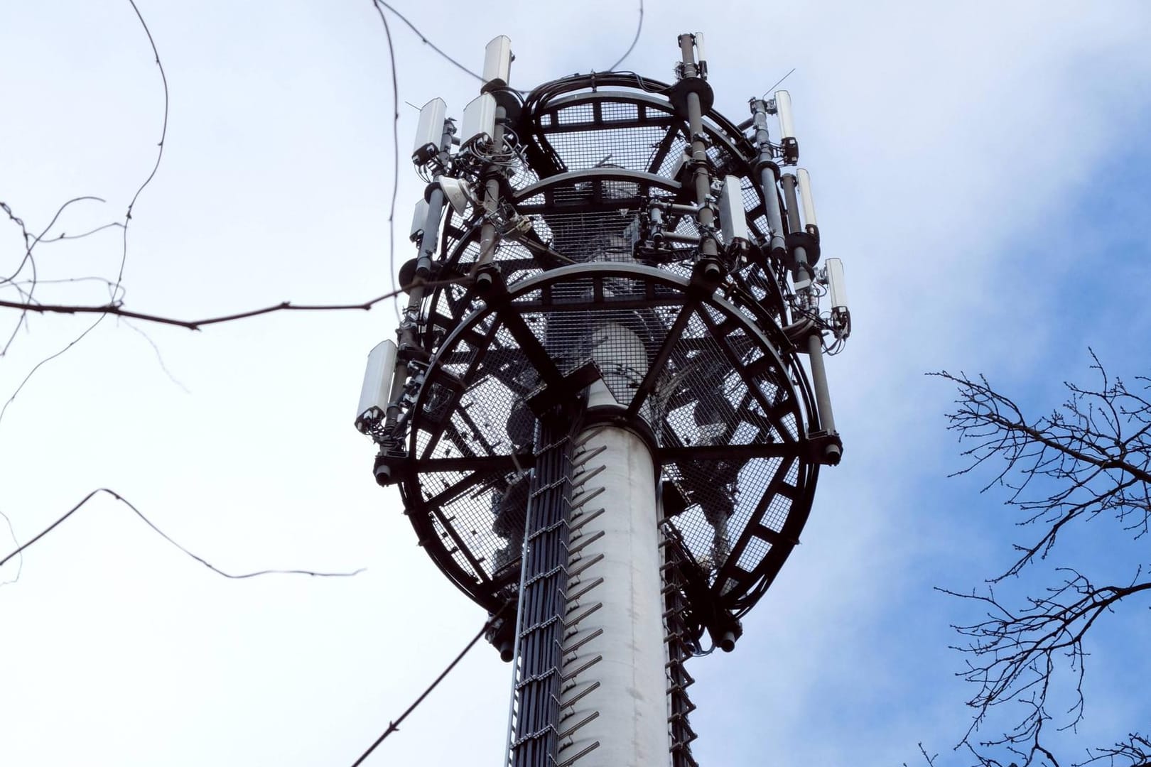 Ein Funkmast in Berlin: Vor allem Menschen aus ländlichen Regionen sollen in Zukunft von 5G-Netzen profitieren.