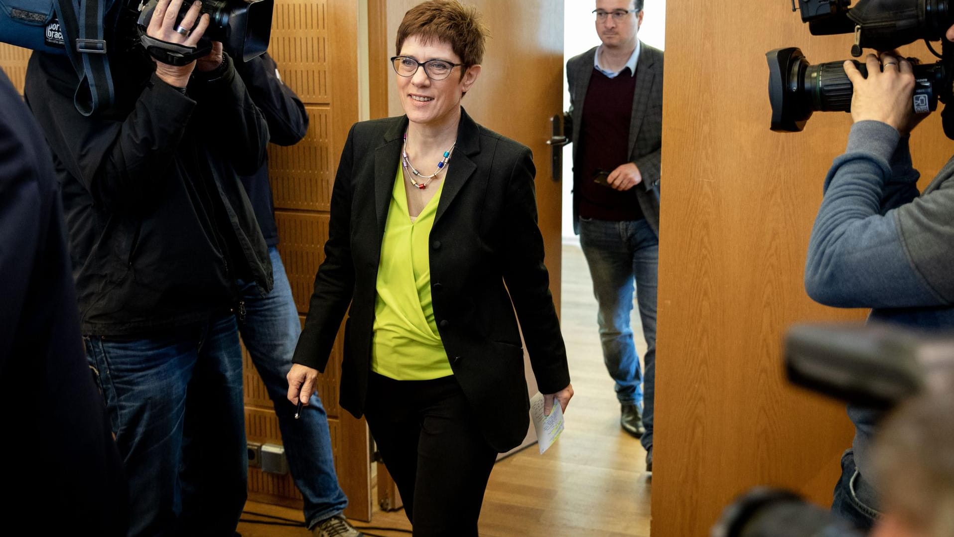 Annegret Kramp-Karrenbauer, Generalsekretärin der CDU, kommt zur Pressekonferenz zu ihrer Kandidatur für den CDU-Bundesvorsitz.