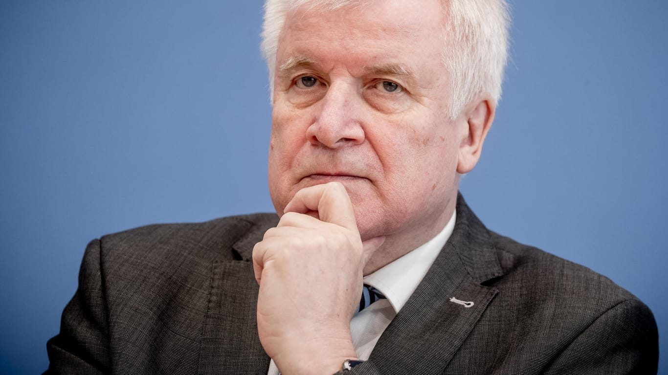 Bundesinnenminister Horst Seehofer: Sein Rücktritt als Parteichef der CSU rückt offenbar näher.