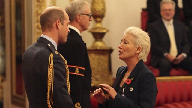 Emma Thompson wurde von Prinz William im Buckingham Palast zur Dame Commander of the British Empire ernannt.