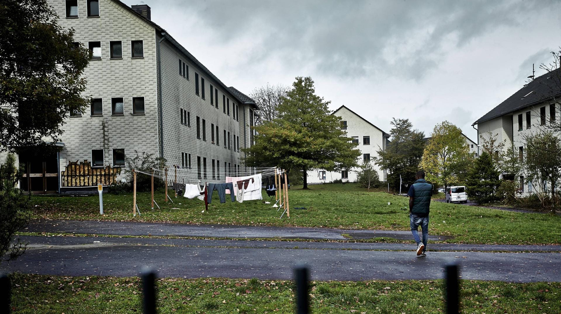 Das Foto aus dem Jahr 2014 zeigt das ehemalige Flüchtlingsheim in Burbach: Videoaufnahmen brachten die Zustände in der Unterkunft im Siegerland ans Licht.