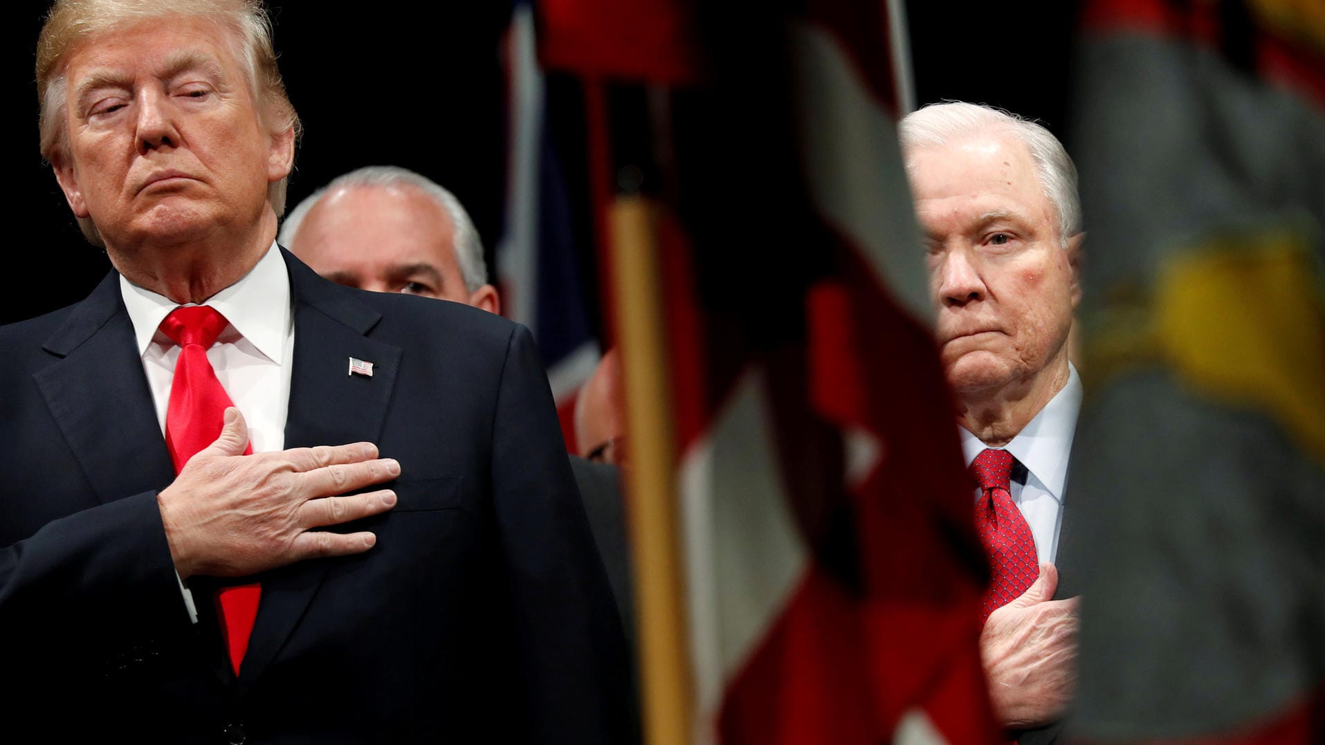 US-Präsident Donald Trump und sein Justizminister Jeff Sessions bei einer Vereidigung von FBI-Agenten.