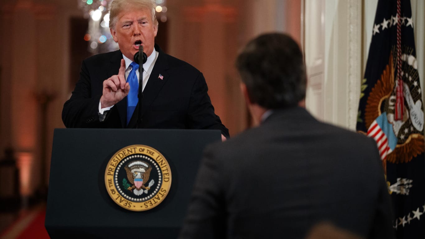 Donald Trump, Jim Acosta: Während einer Pressekonferenz gab es einen offenen Streit zwischen dem US-Präsidenten und dem CNN-Reporter.