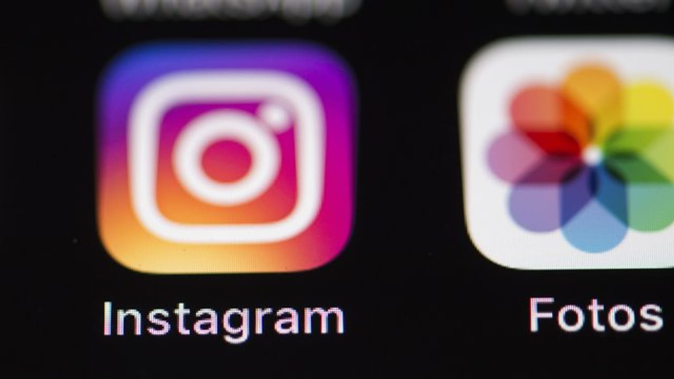 iOS- und Android-Nutzer können es so einstellen, dass Instagram-Inhalte auch im Standard-Bilderordner gespeichert werden.