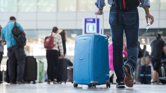 Flugpassagier: Auf dem Frankfurter Flughafen soll es bald schneller gehen.