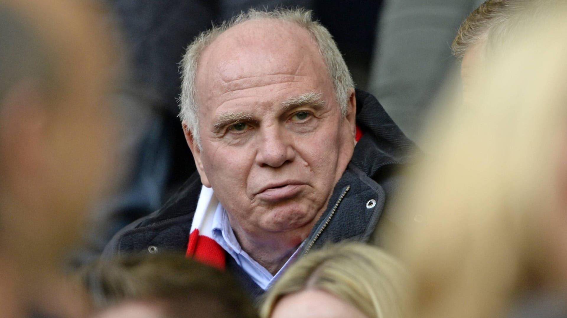 Uli Hoeneß: Bayern Münchens Präsident schiebt die Favoritenrolle zu Borussia Dortmund.