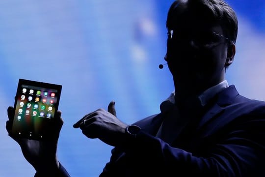Das biegsame Display sei "die Basis für das Smartphone für Morgen", schwärmt Samsung-Manager Justin Denison.